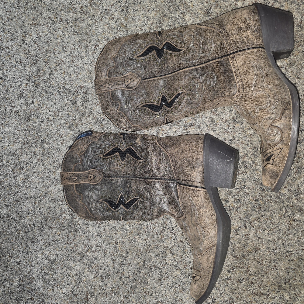 Laredo Brown Heeled Boots